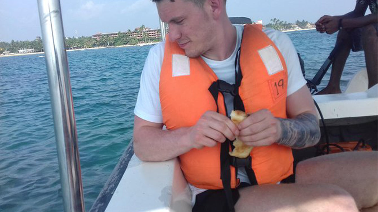 从希卡杜瓦乘坐玻璃底船