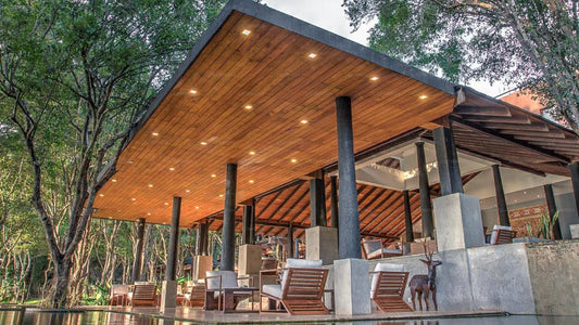 波隆纳鲁瓦鹿园酒店