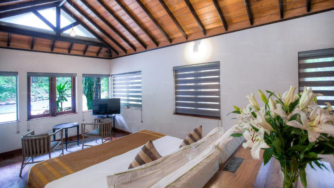 波隆纳鲁瓦鹿园酒店