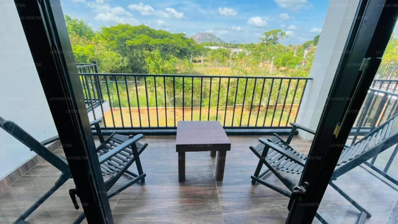 黑野马酒店，丹布拉