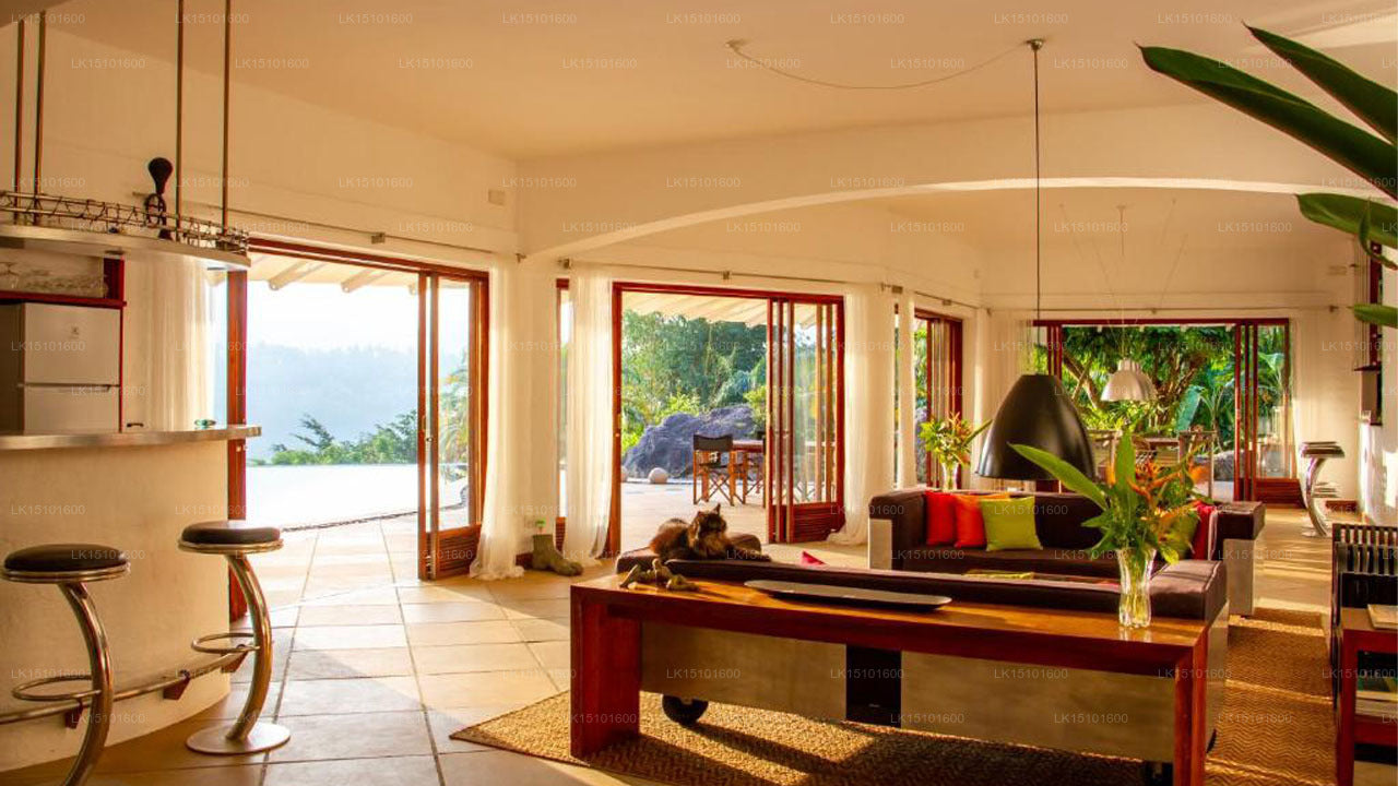 三角梅度假村, 康提