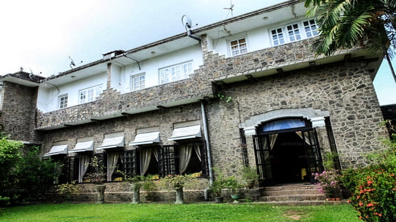 Aqua Pearl Lake Resort, Moratuwa