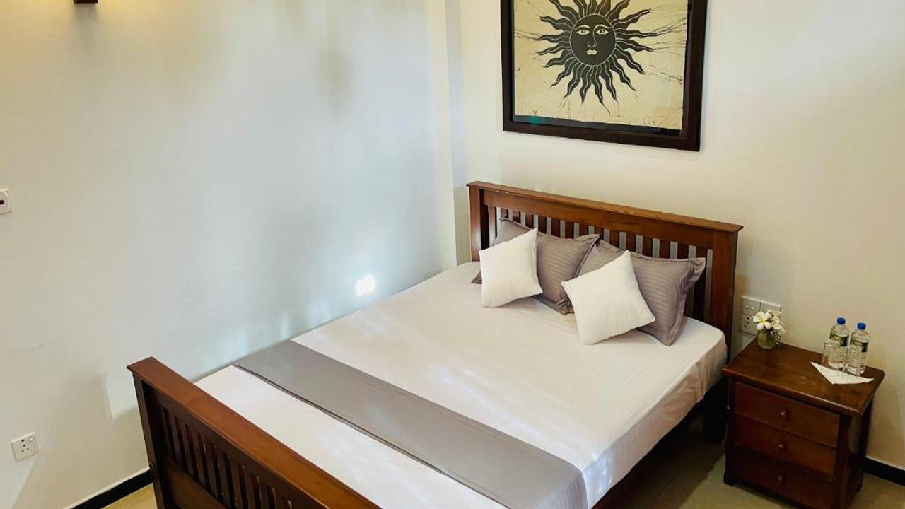 Sand & Surf Guest House, Negombo