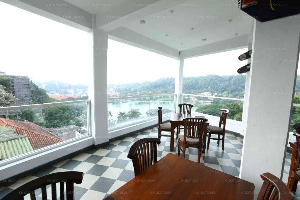 康提至尊酒店, 康提