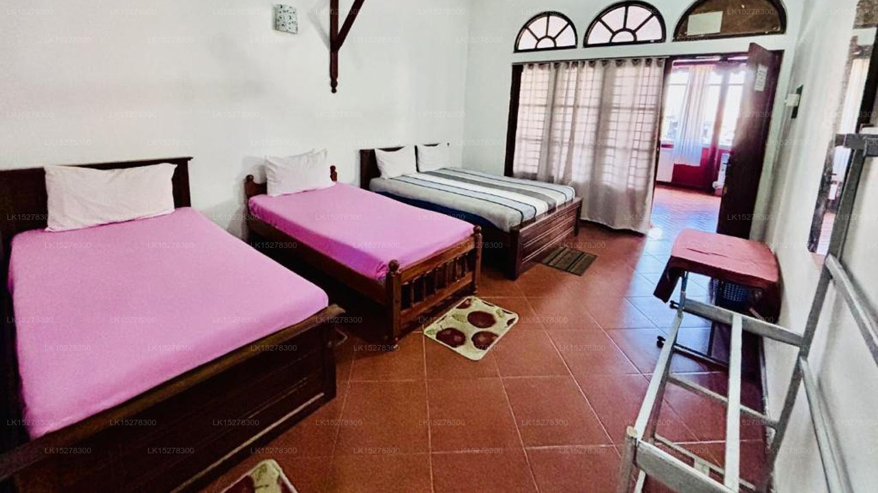 Kandyan Holiday Center, Kandy