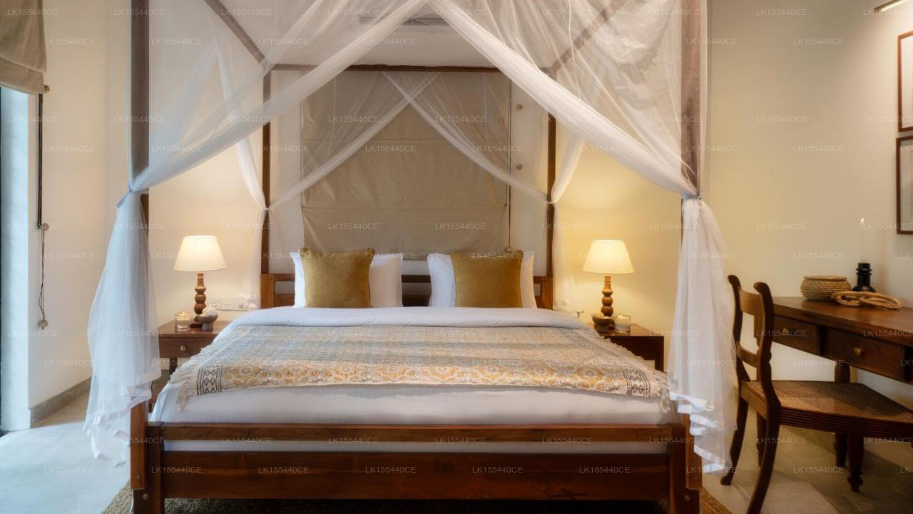 Neem Tree House, Kirinda