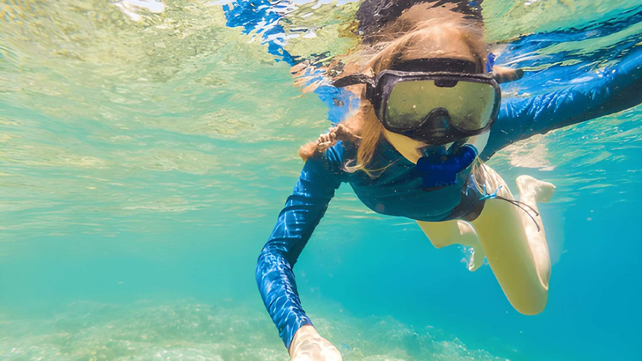 本托塔与海龟一起浮潜