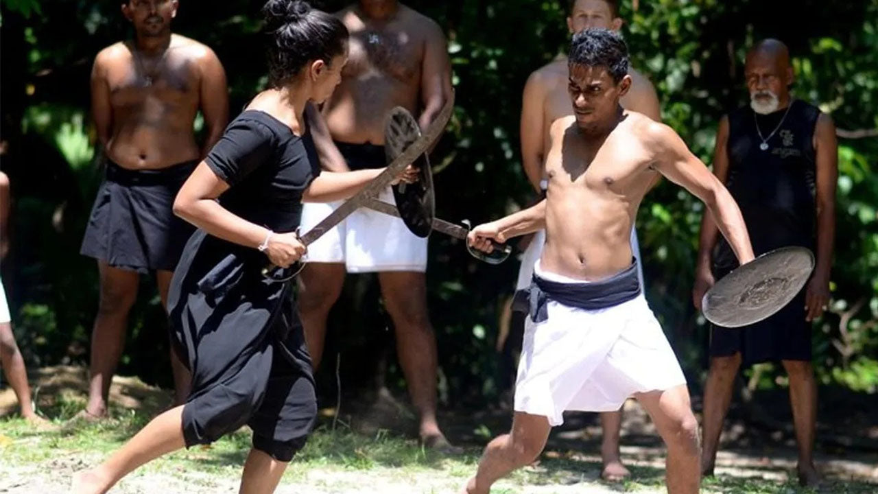 来自哈巴拉娜的 Rana Bera 的 Angampora 表演