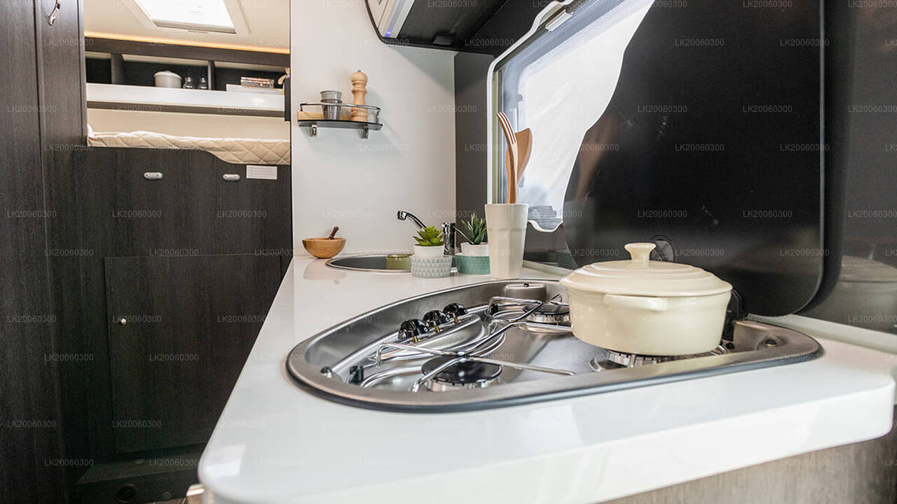 专车接送的房车租赁（Roller Team-Zefiro 690G）