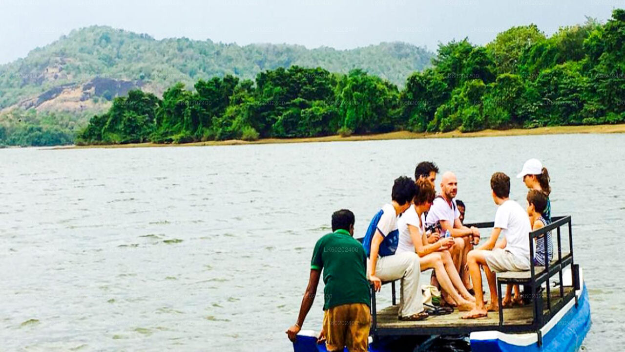 来自锡吉里亚的 里提加拉、卡拉维瓦 和 纳马尔·乌亚纳