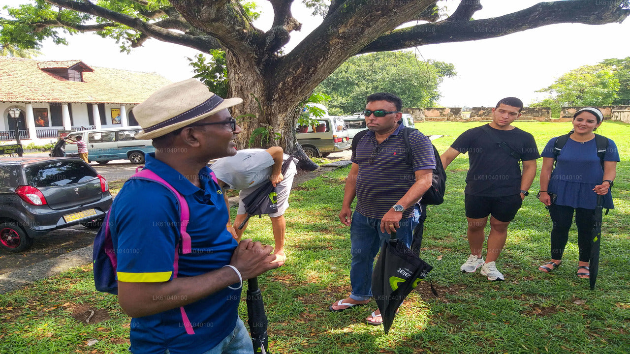 与当地人一起漫步加勒堡