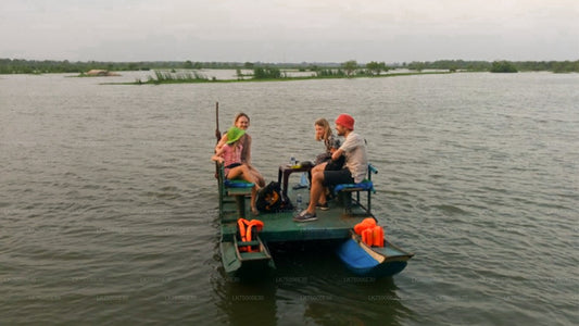 从坦加勒乘船前往卡拉梅蒂亚保护区观鸟
