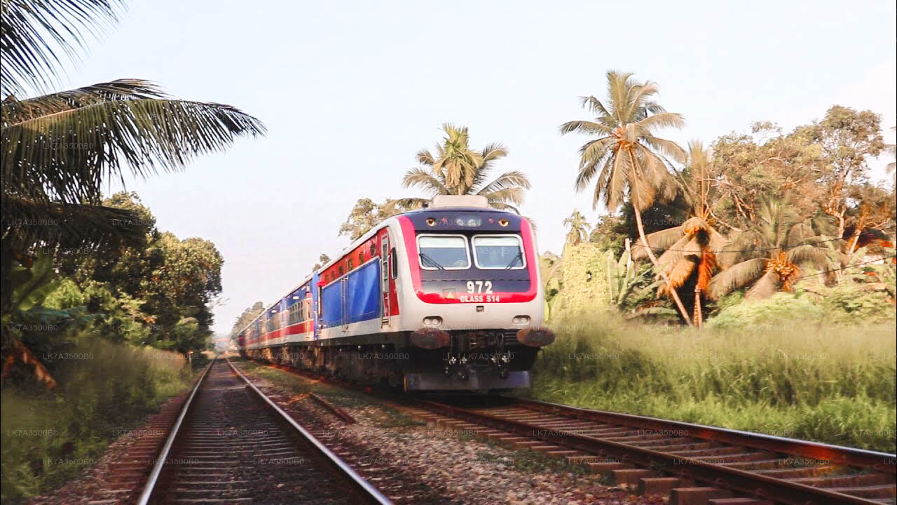 乘坐从康提到艾拉的火车（列车编号：1015 “Udarata Menike”）